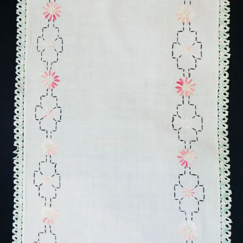 Set‎ of 4 Vintage Embroidered Linens Table Dresser Oval Rectangle Crochet Edge